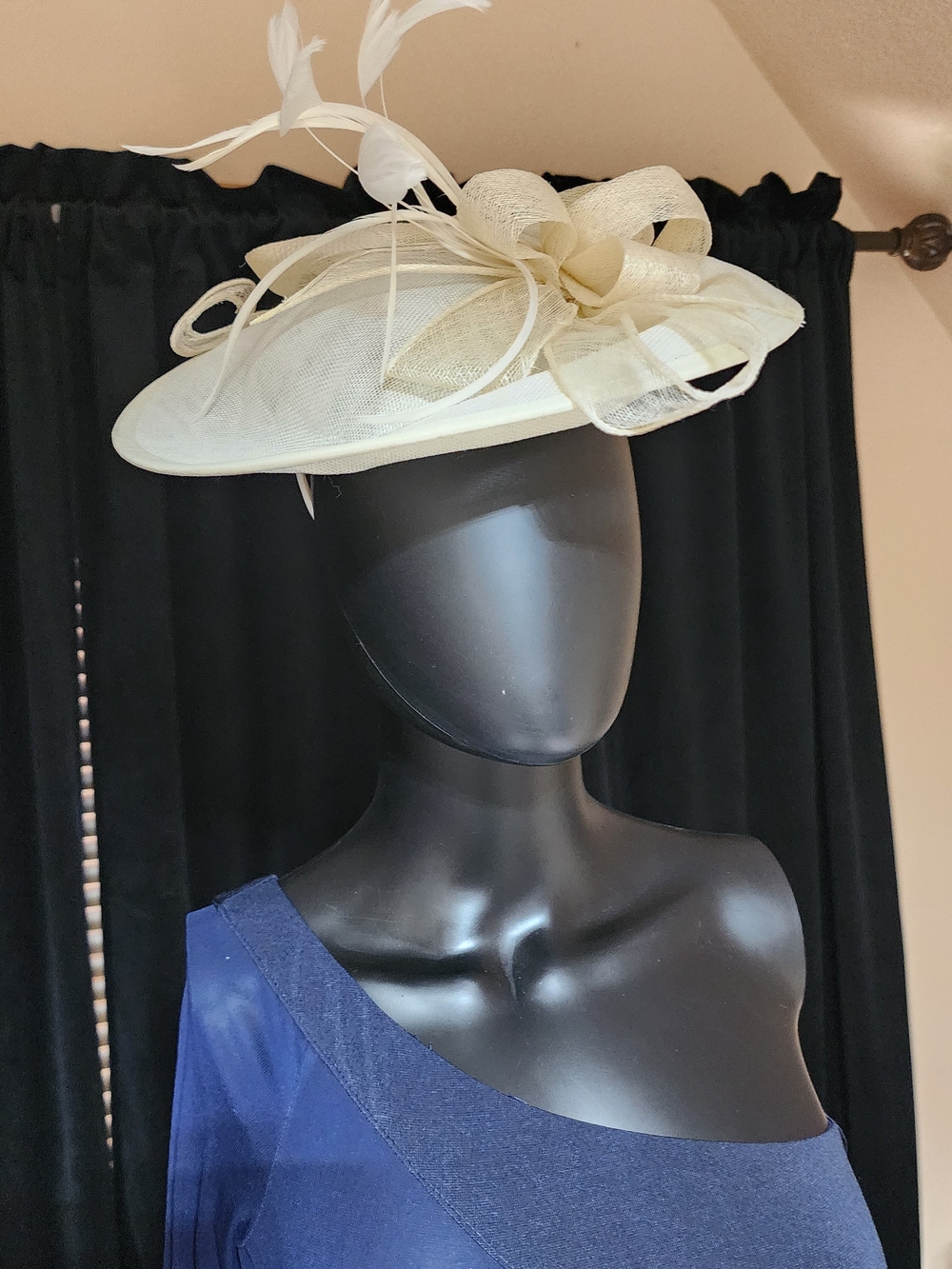 Vintage 80s Ivory Sinamay Fascinator Hat Feather Kentucky Derby Wedding - Picture 8 of 10